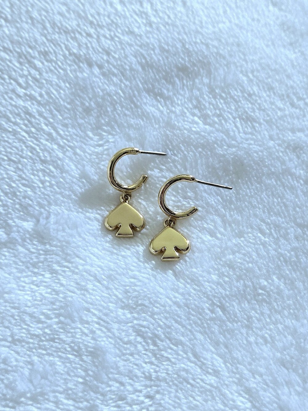 Kate Spade♠️ Gold💛 "Everyday Spade" Huggie🤗 Hoop Earrings - NIB - Picture 6 of 16